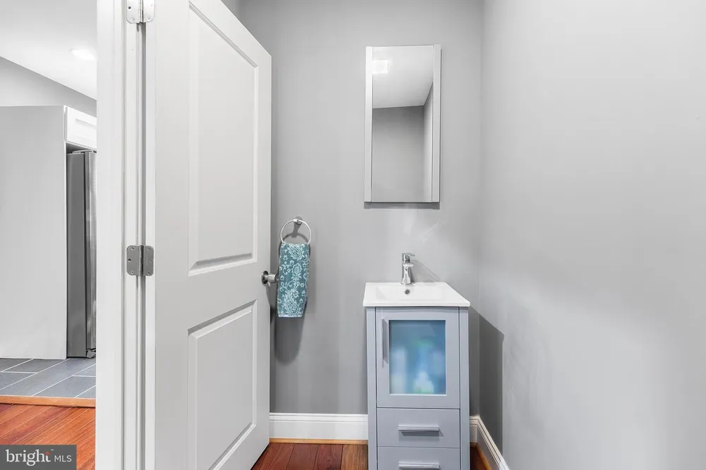 2422 S Juniper St, Philadelphia, PA 19148