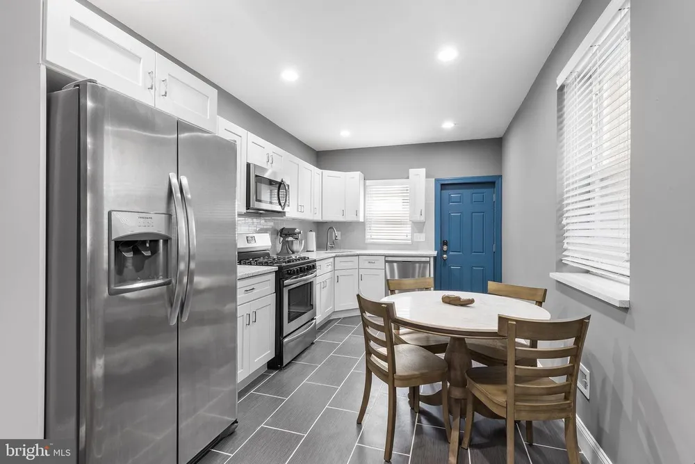 2422 S Juniper St, Philadelphia, PA 19148