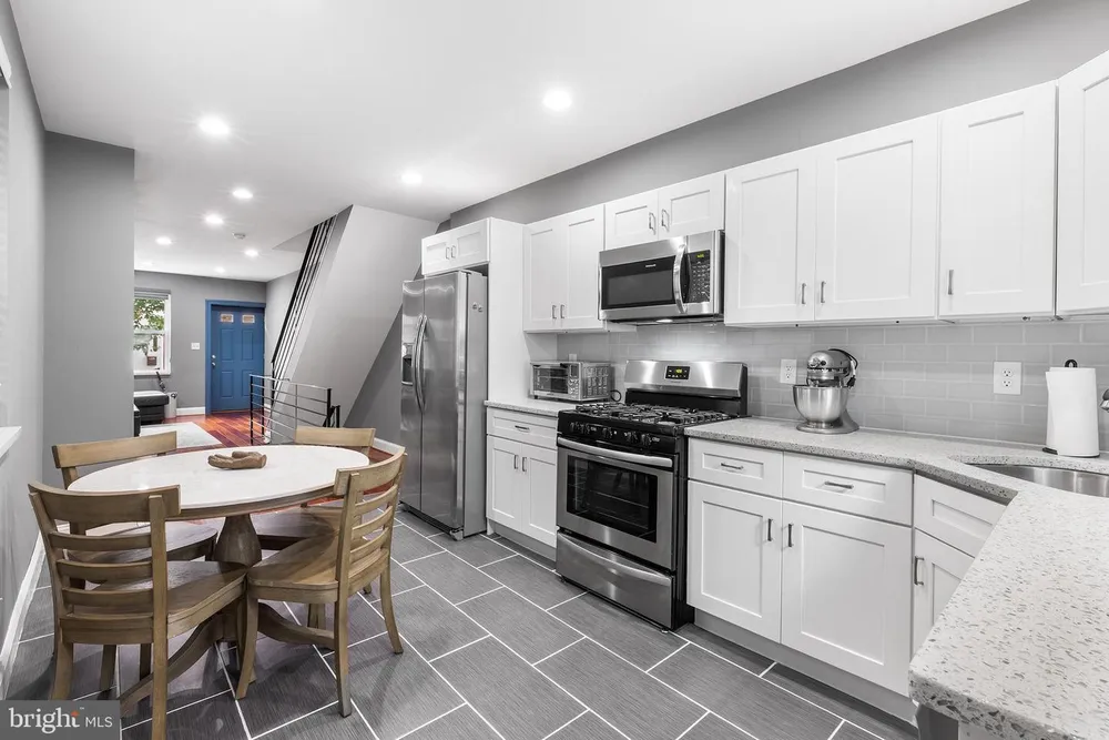 2422 S Juniper St, Philadelphia, PA 19148