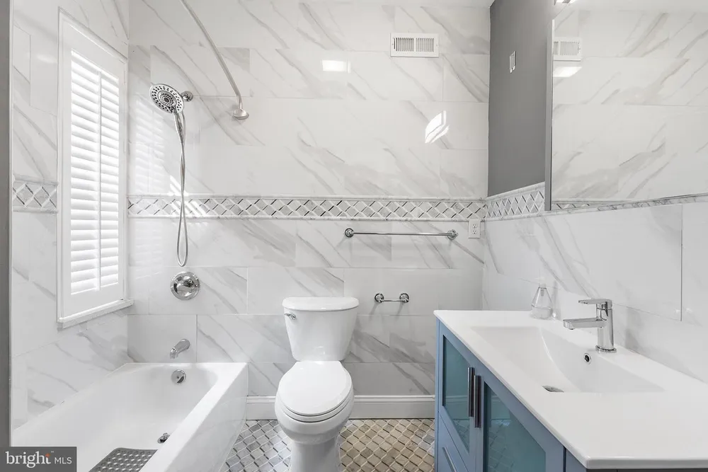 2422 S Juniper St, Philadelphia, PA 19148