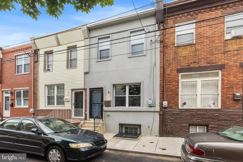 2422 S Juniper St, Philadelphia, PA 19148