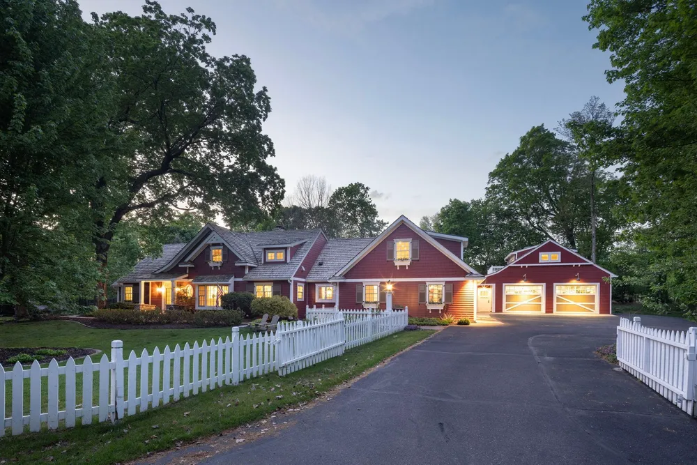 4202 Heathcote Rd, Deephaven, MN 55391