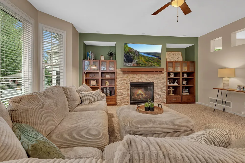 3373 Couchtown Path, Rosemount, MN 55068