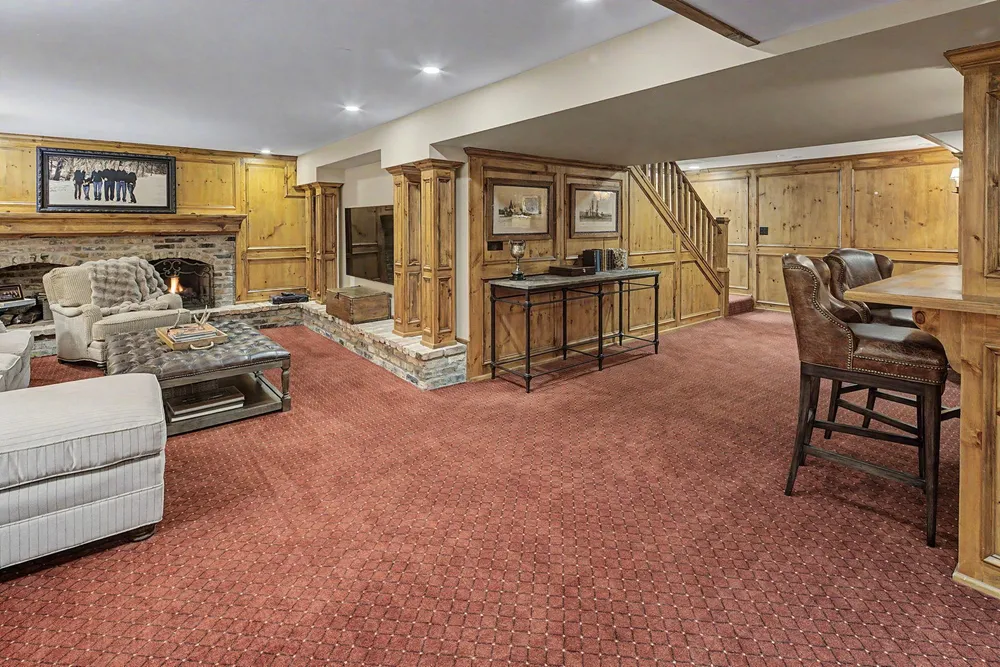 4202 Heathcote Rd, Deephaven, MN 55391