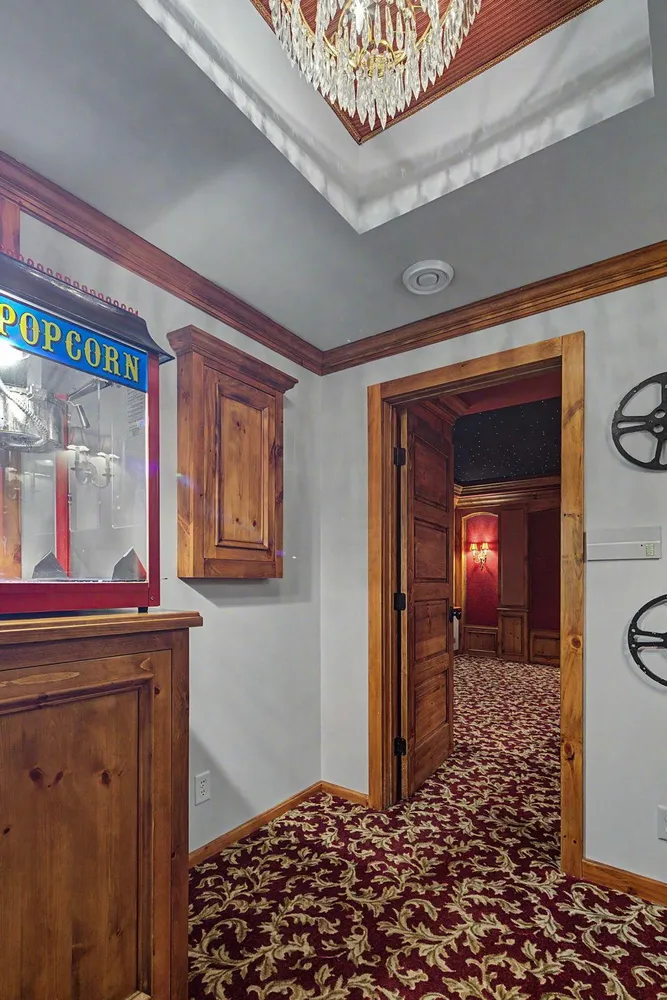 4202 Heathcote Rd, Deephaven, MN 55391