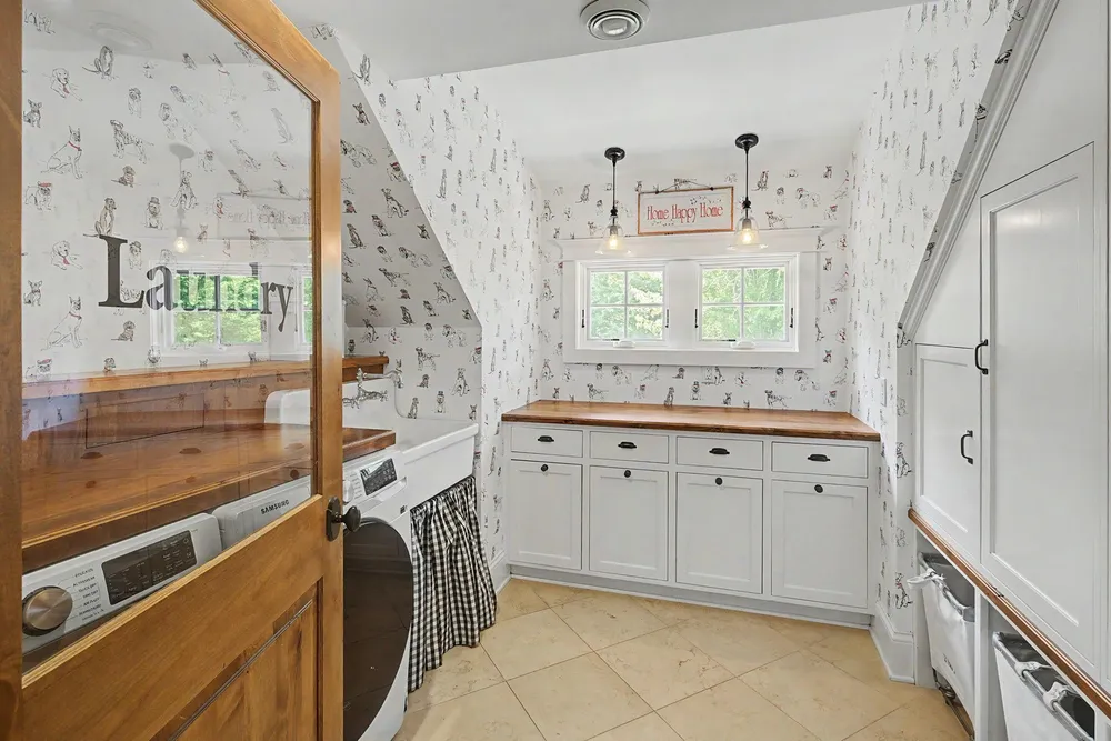 4202 Heathcote Rd, Deephaven, MN 55391