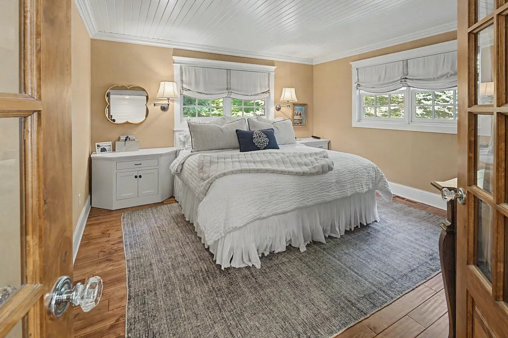 4202 Heathcote Rd, Deephaven, MN 55391