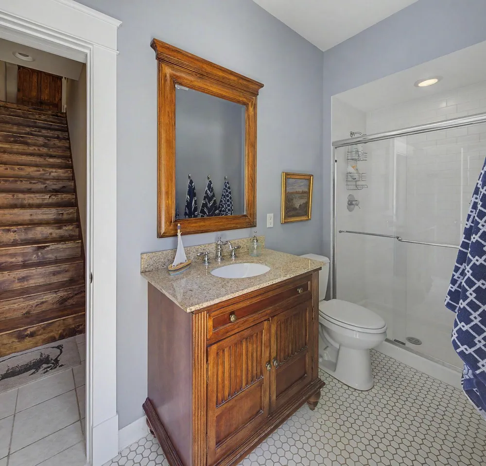 4202 Heathcote Rd, Deephaven, MN 55391