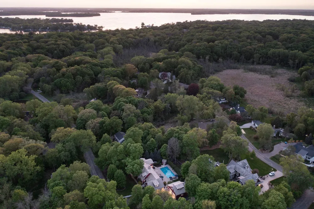 4202 Heathcote Rd, Deephaven, MN 55391