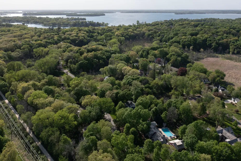 4202 Heathcote Rd, Deephaven, MN 55391