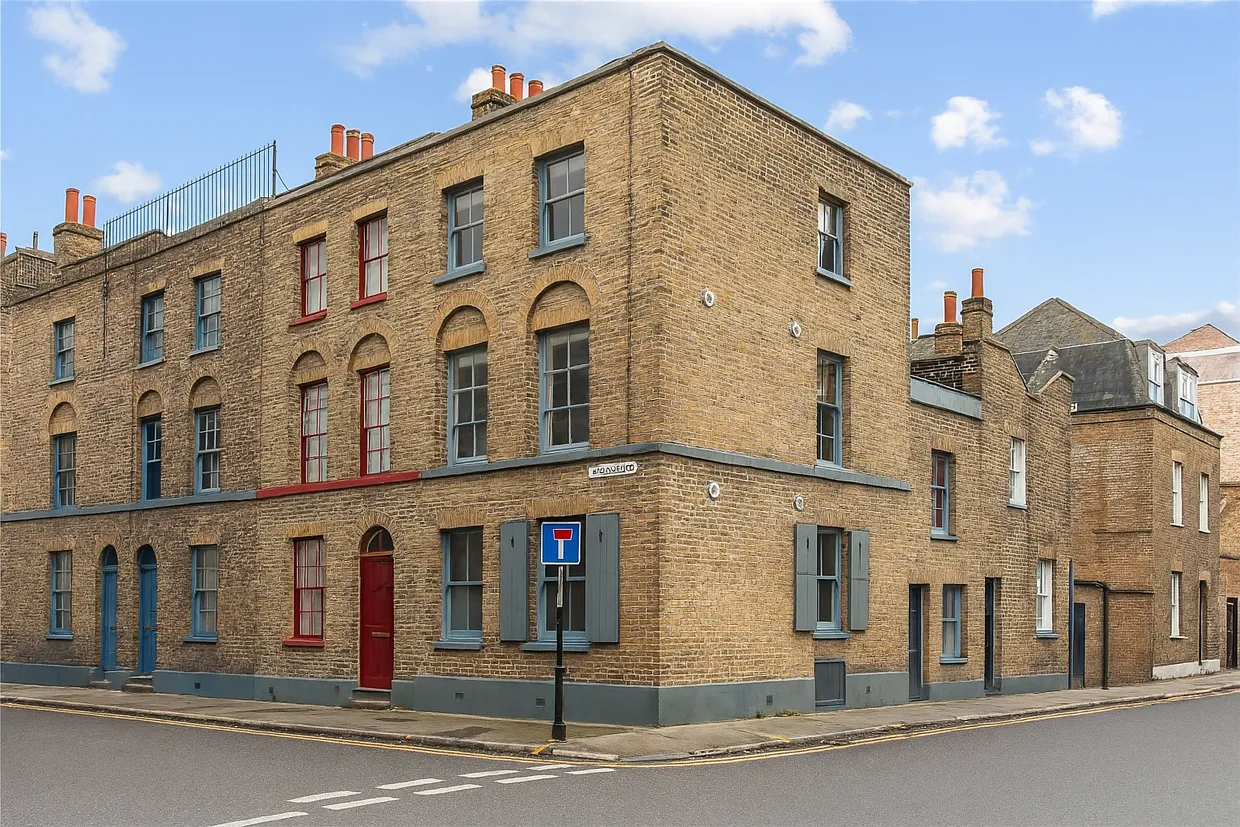Newark Street, London, E1 photo 1