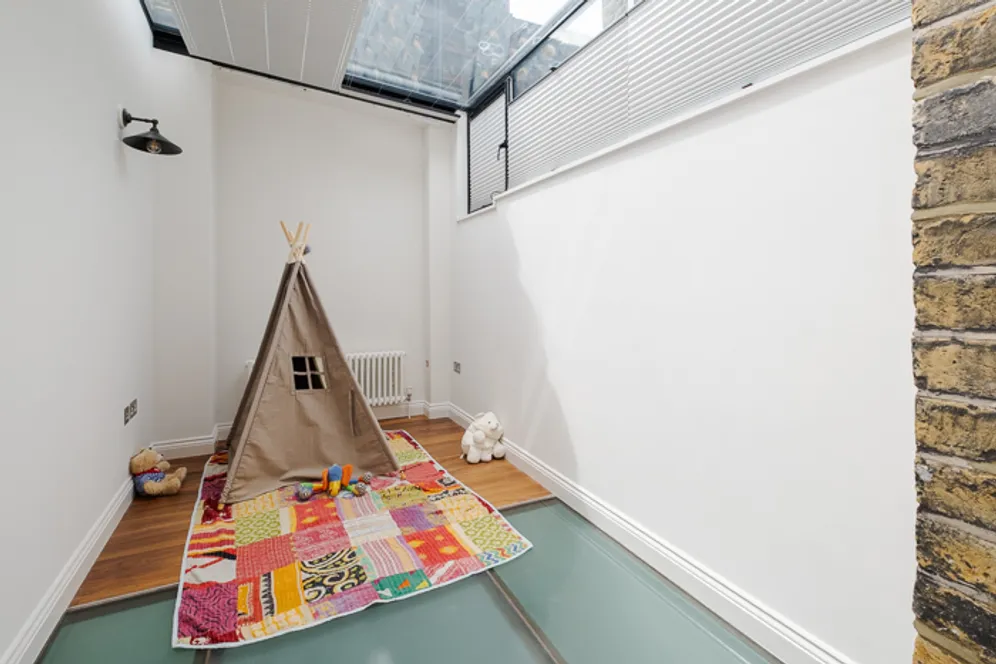 Newark Street, London, E1 photo 12
