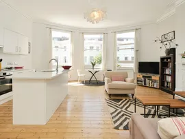Palmeira Avenue, Hove thumb 2