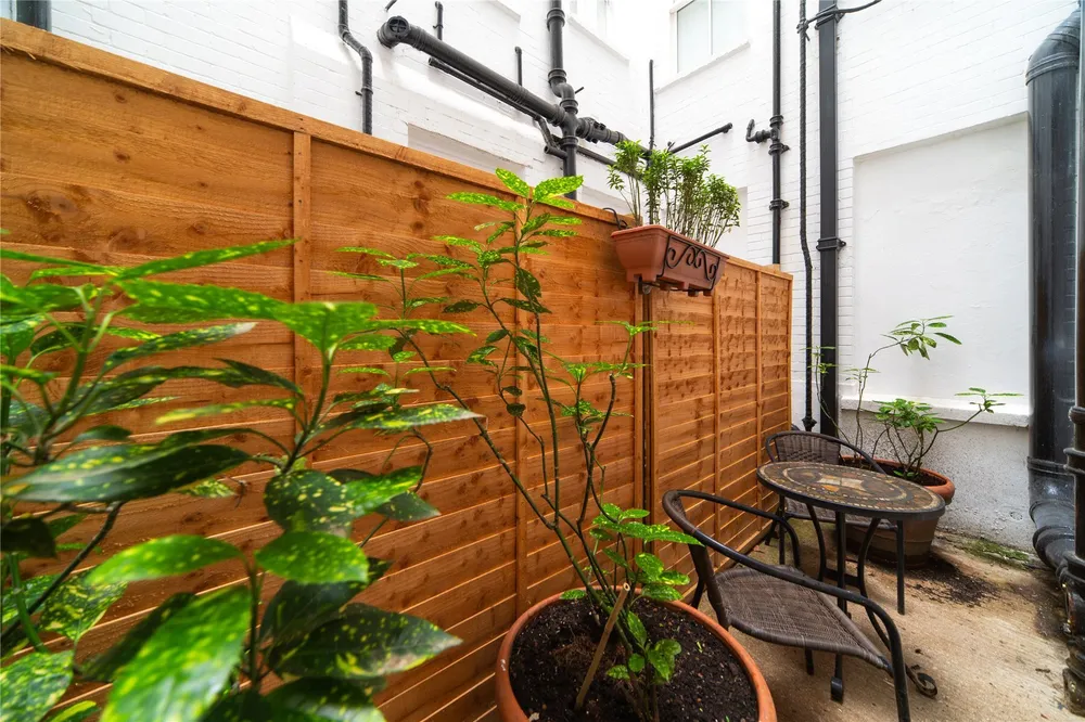 St. Loo Avenue, Chelsea, London, SW3