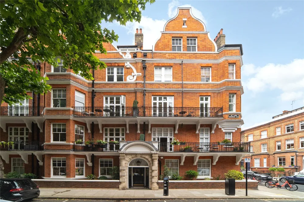 St. Loo Avenue, Chelsea, London, SW3