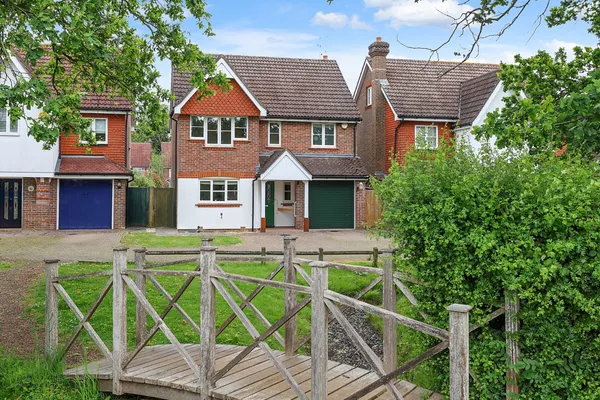 Jennings Way, Horley, Surrey, RH6