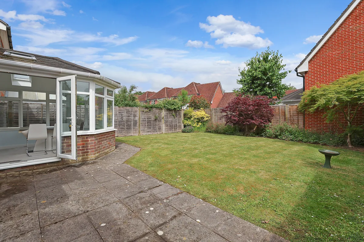 Jennings Way, Horley, Surrey, RH6