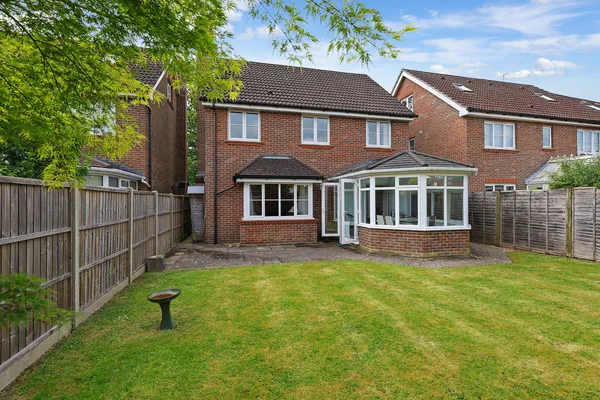 Jennings Way, Horley, Surrey, RH6