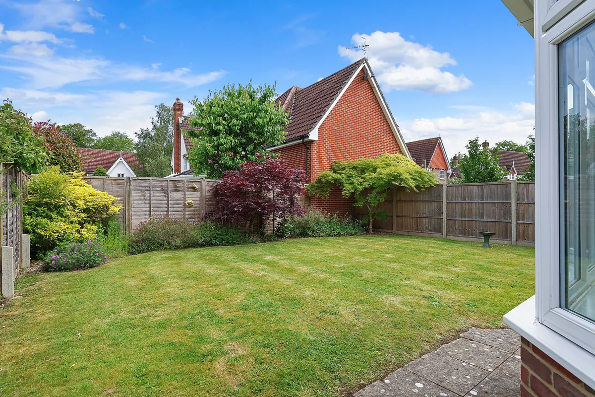 Jennings Way, Horley, Surrey, RH6