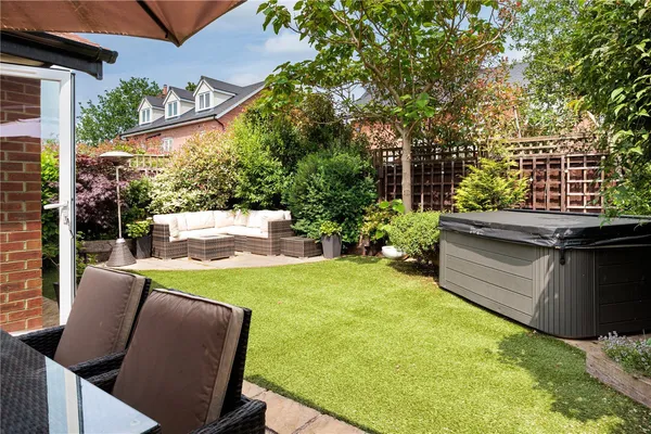 Bradshaw Close, Wilmslow, SK9 photo 3