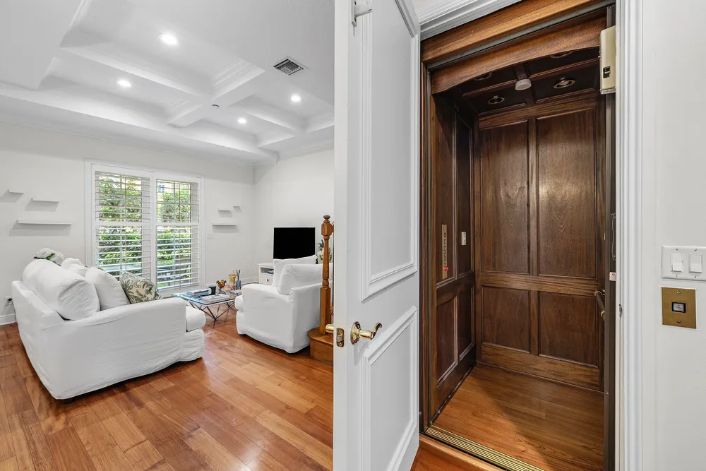 400 NE 69th Circle, Boca Raton, FL 33487