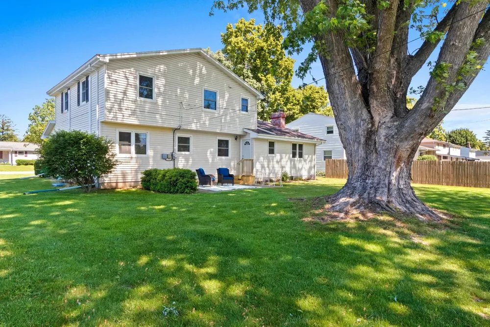 406 Saint Jude St, Green Bay, WI 54303