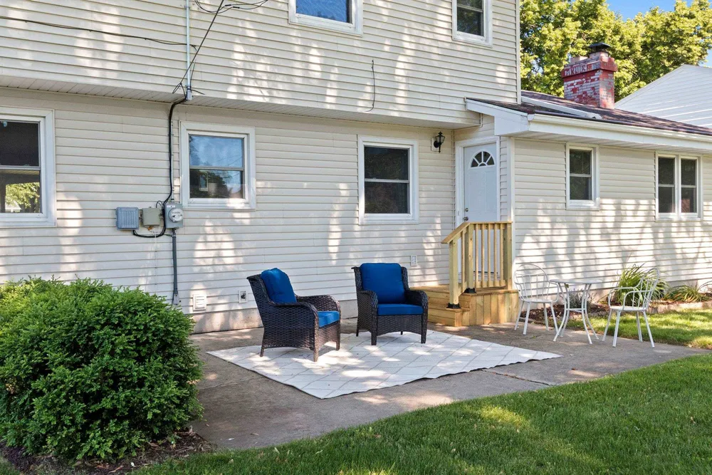 406 Saint Jude St, Green Bay, WI 54303