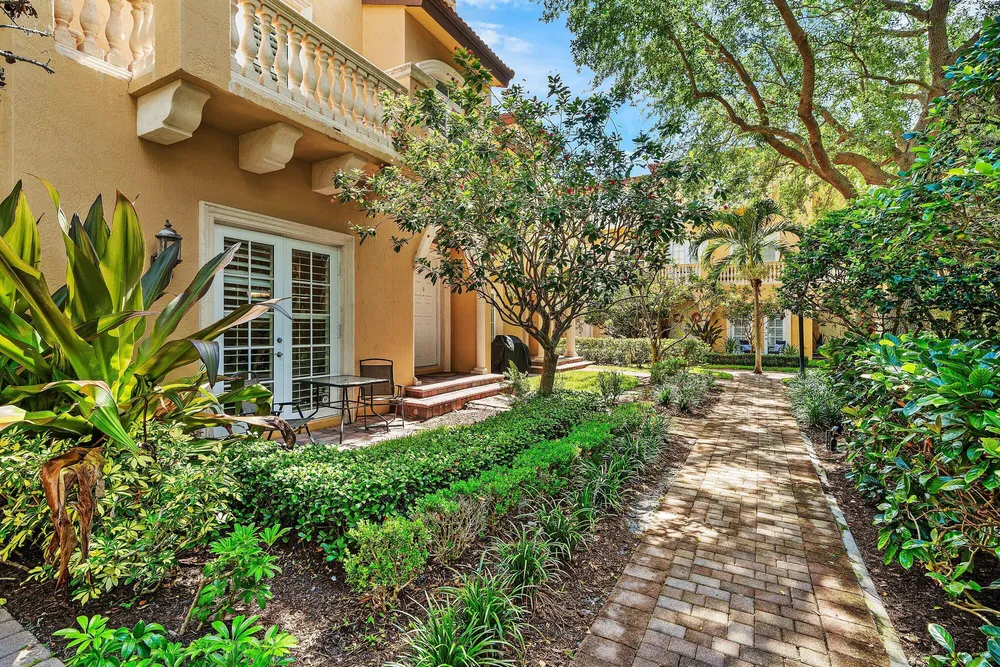 400 NE 69th Circle, Boca Raton, FL 33487