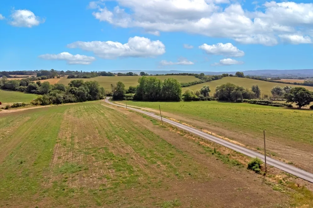 Aylesbury Road Rowsham HP22 photo 3