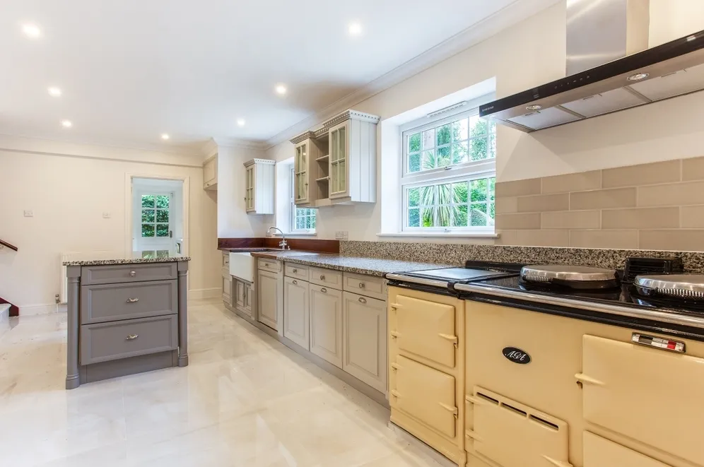 Heath Rise, Virginia Water GU25 photo 4