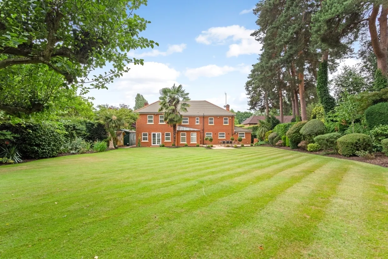Heath Rise, Virginia Water GU25 photo 5