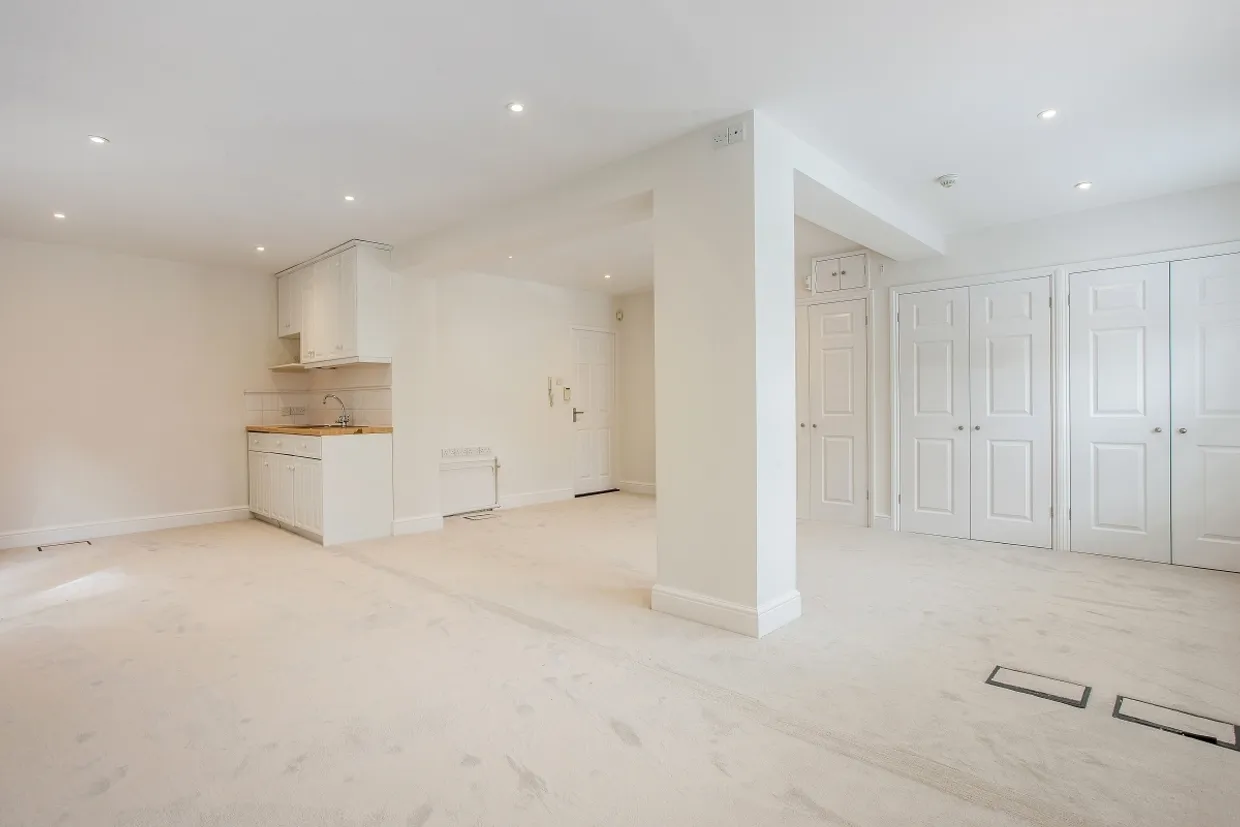 Heath Rise, Virginia Water GU25 photo 9