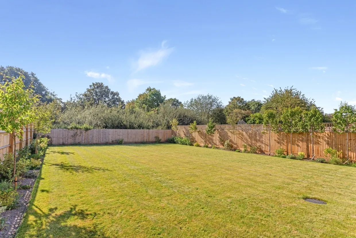 Meadow Lane South Heath HP16 photo 10