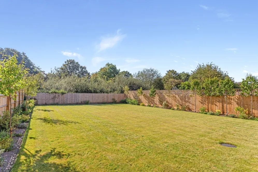 Meadow Lane South Heath HP16 photo 10