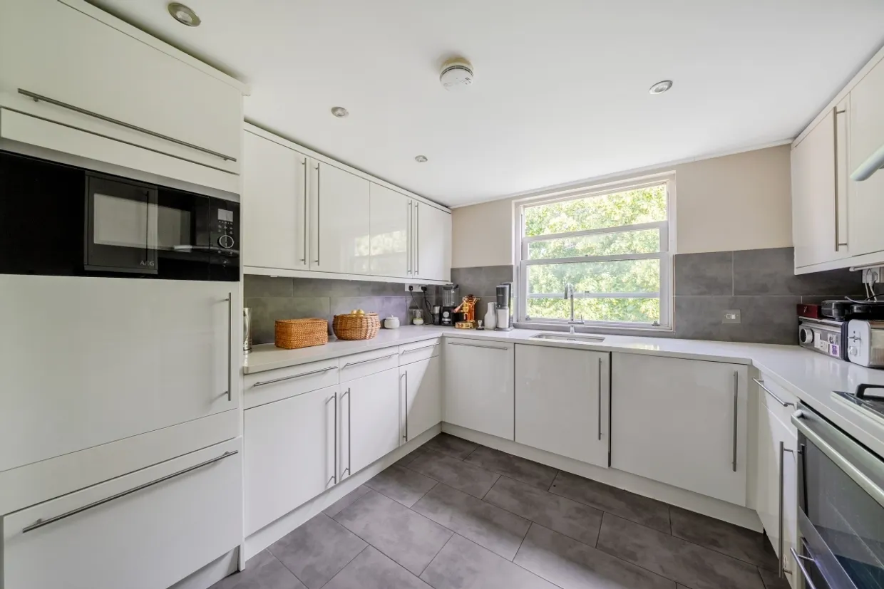 Eardley Crescent London SW5 photo 4