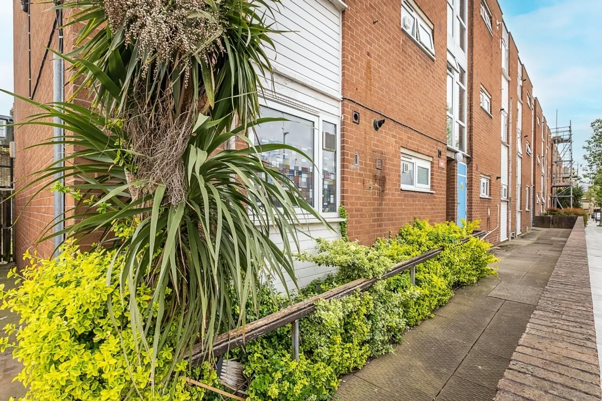 Waverton Road London SW18 photo 6