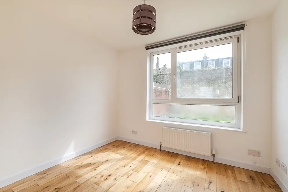 Waverton Road London SW18 photo 8