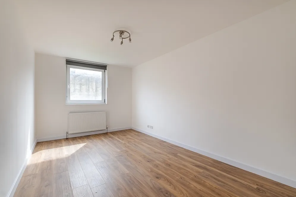 Waverton Road London SW18 photo 11