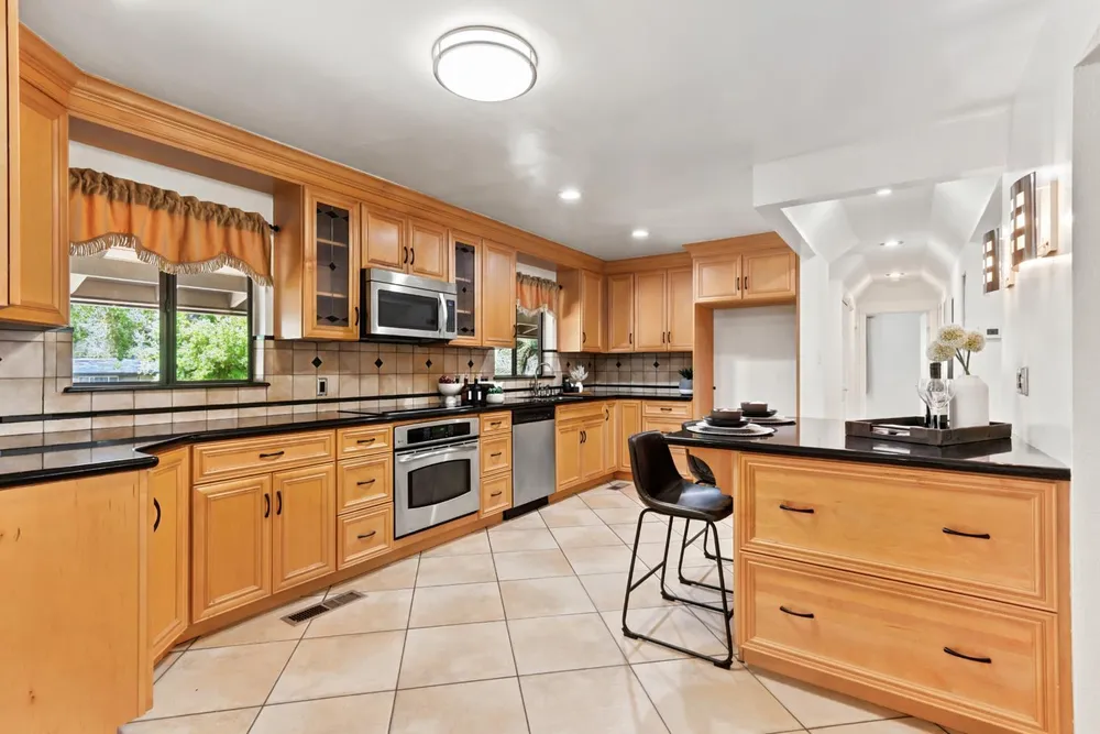 6030 Palm Dr, Carmichael, CA 95608
