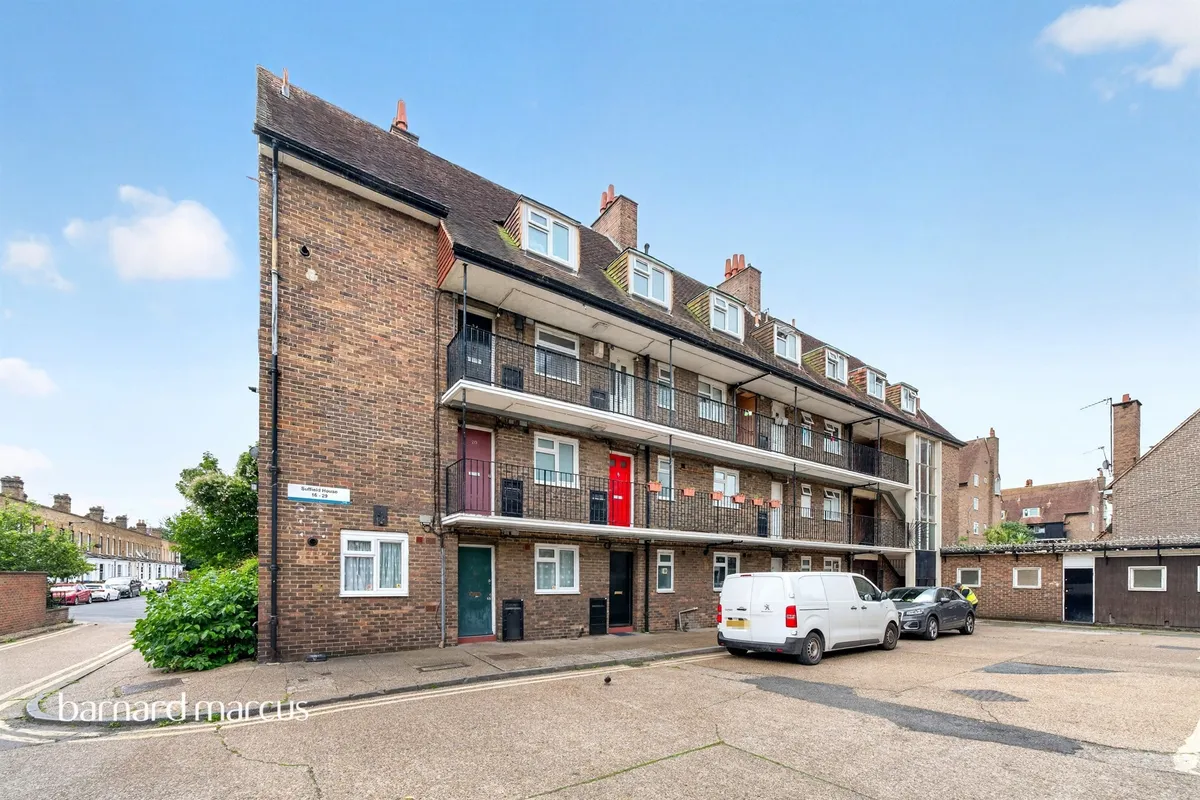 Alberta Estate, London