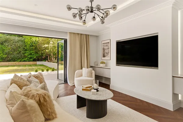 Hillside, Woking, GU22 photo 8
