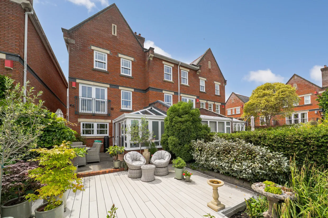Pinel Close, Virginia Water, GU25 photo 11