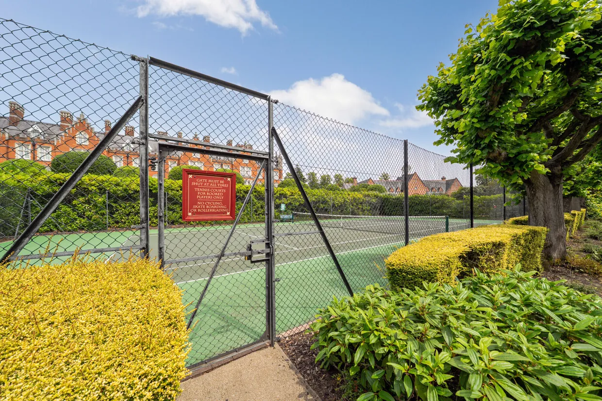 Pinel Close, Virginia Water, GU25 photo 12