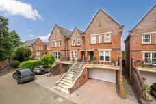 Pinel Close, Virginia Water, GU25 photo 16