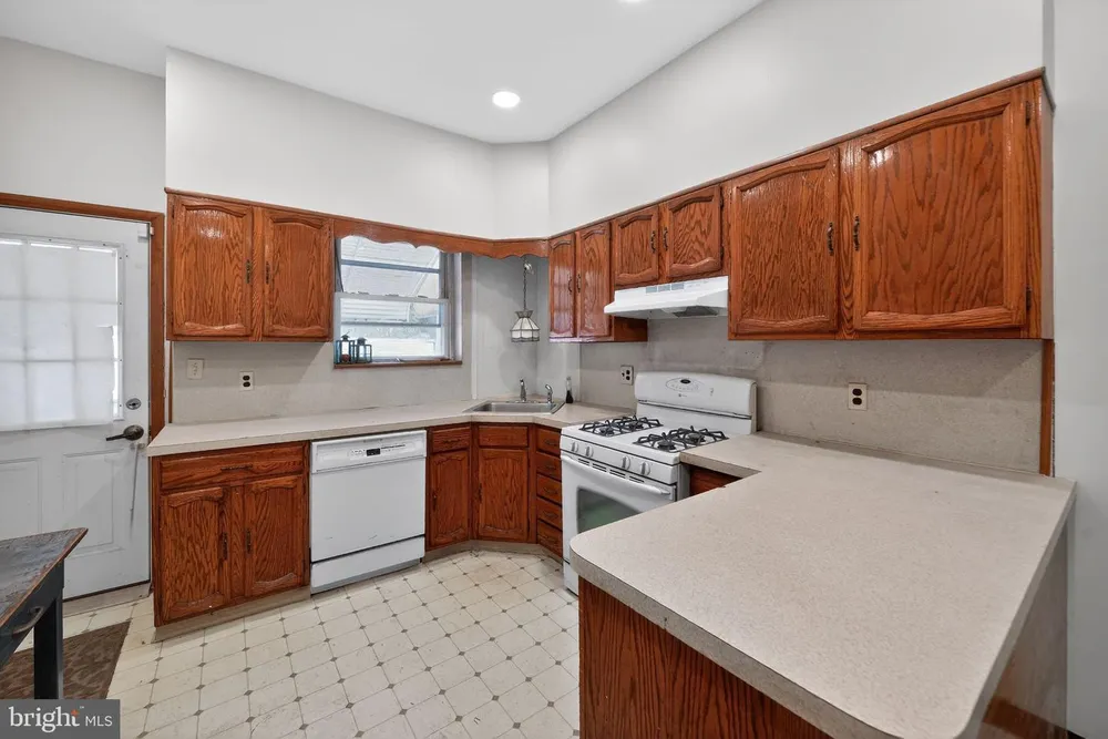 1325 E Montgomery Ave, Philadelphia, PA 19125