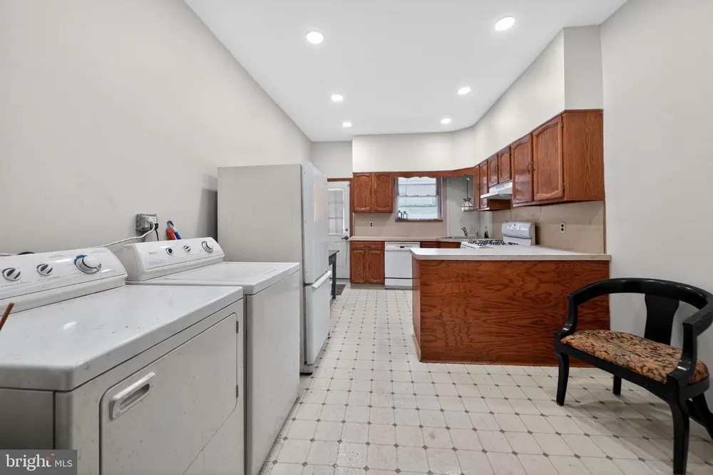 1325 E Montgomery Ave, Philadelphia, PA 19125