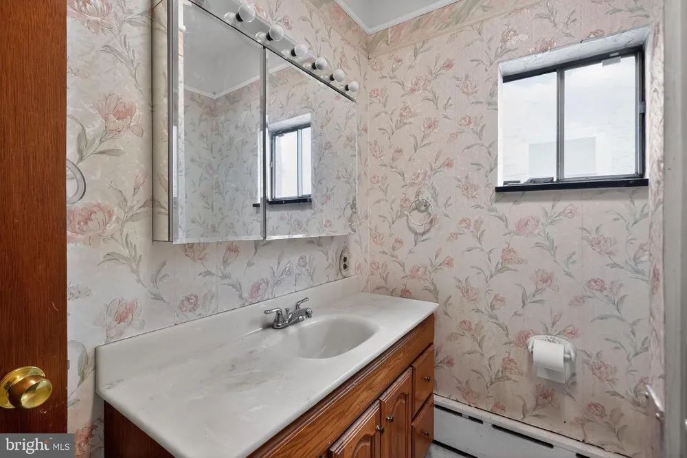 1325 E Montgomery Ave, Philadelphia, PA 19125