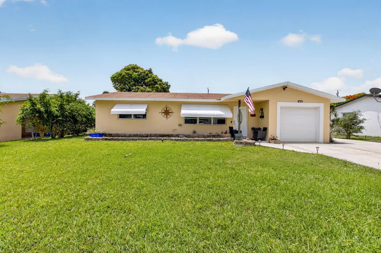 220 SW 10th Ave, Boynton Beach, FL 33435