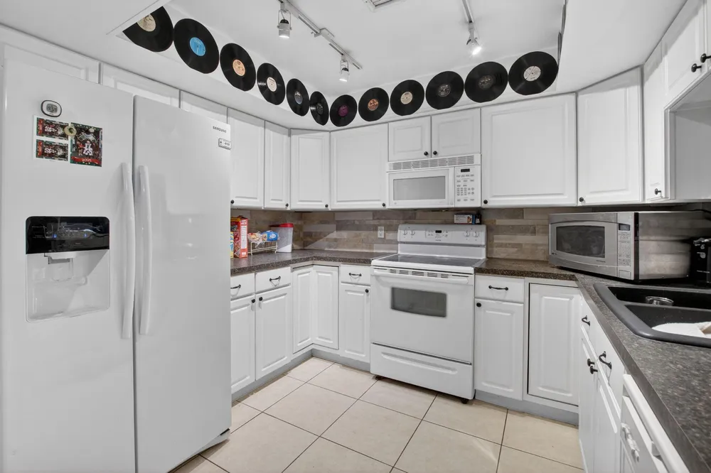 220 SW 10th Ave, Boynton Beach, FL 33435
