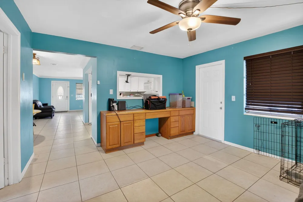 220 SW 10th Ave, Boynton Beach, FL 33435